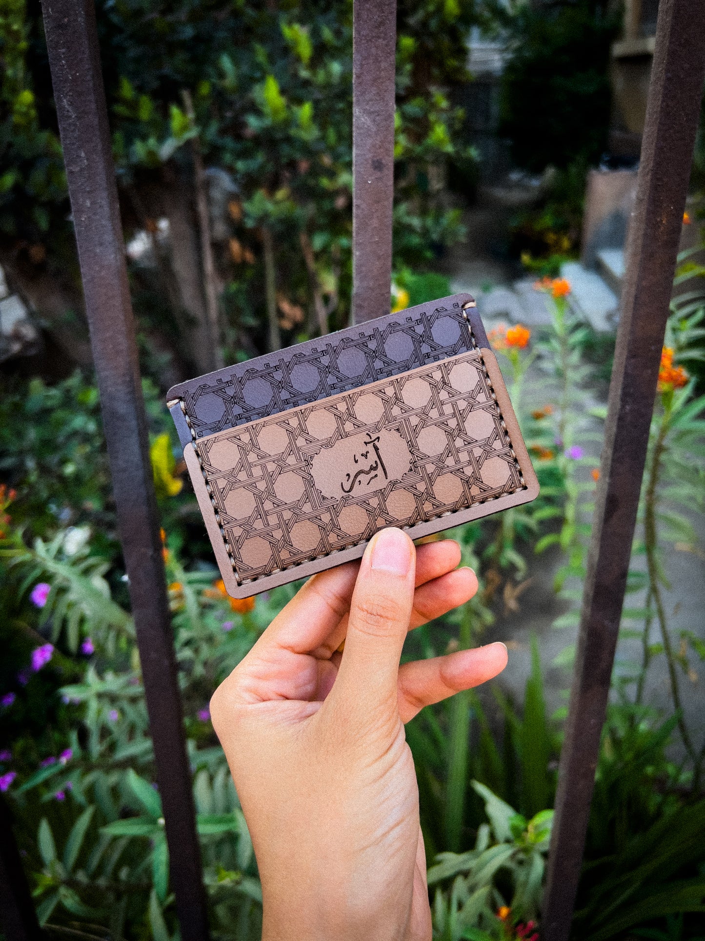 ARABISK CARDHOLDER